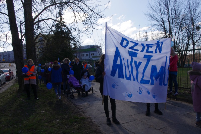 Niebieski Marsz dla ludzi z autyzmem